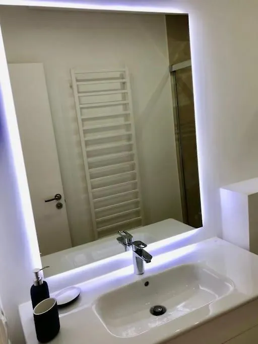 State Of The Art Apartment マガルフ